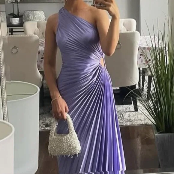 Elegant One-Shoulder Lavender Dress - Picture 4 of 4